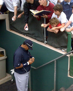 autograph_250.jpg